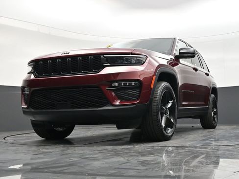 Used 2025 Jeep Grand Cherokee Limited w/ Black Appearance Package RWD image 28