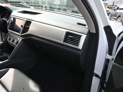 Used 2018 Volkswagen Atlas SE image 49