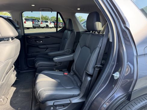 Used 2024 Honda Pilot EX-L image 11