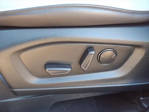 Used 2021 Ford Explorer XLT w/ Equipment Group 202A image 12