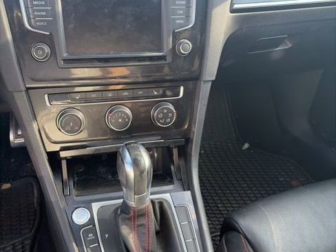 Used 2017 Volkswagen GTI SE image 7