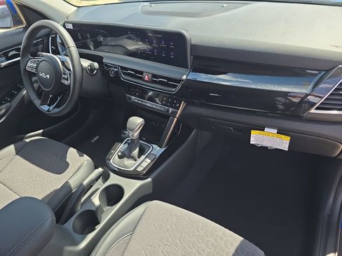 New 2026 Kia Seltos S FWD image 11