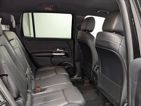 Used 2021 Mercedes-Benz GLB 250 w/ Premium Package image 19