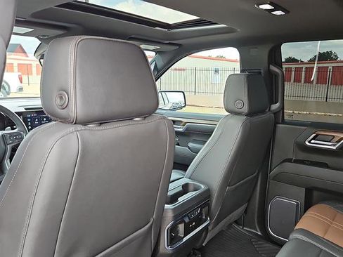 Used 2023 Chevrolet Silverado 1500 High Country w/ Technology Package RWD image 9