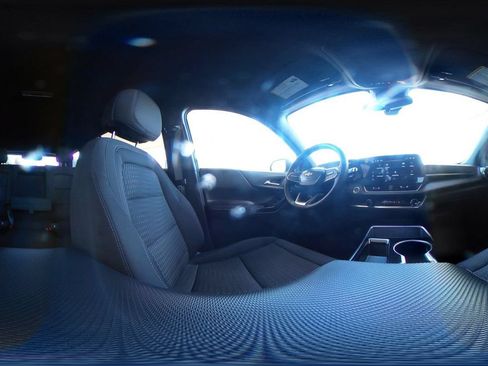 Used 2025 Chevrolet Equinox LT FWD image 38