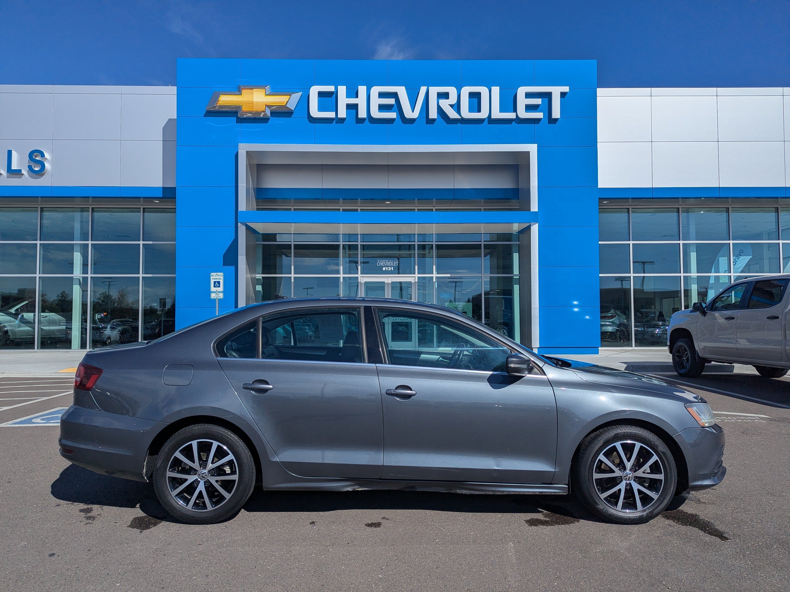 Used 2017 Volkswagen Jetta SE FWD image 34