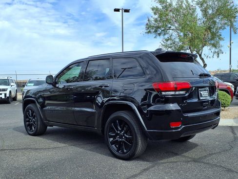 Used 2020 Jeep Grand Cherokee Altitude AWD/4WD image 4