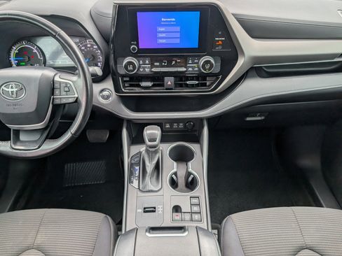 Used 2023 Toyota Highlander LE image 7