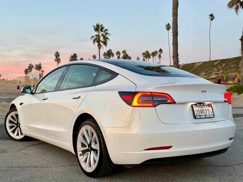 Used 2023 Tesla Model 3 Standard Range image 3