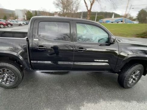 Certified 2023 Toyota Tacoma SR5 AWD/4WD image 9