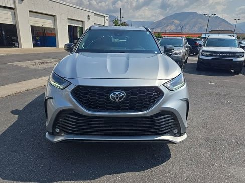 Used 2022 Toyota Highlander XSE image 2