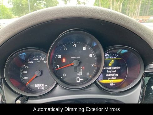 Used 2018 Porsche Macan AWD/4WD image 11