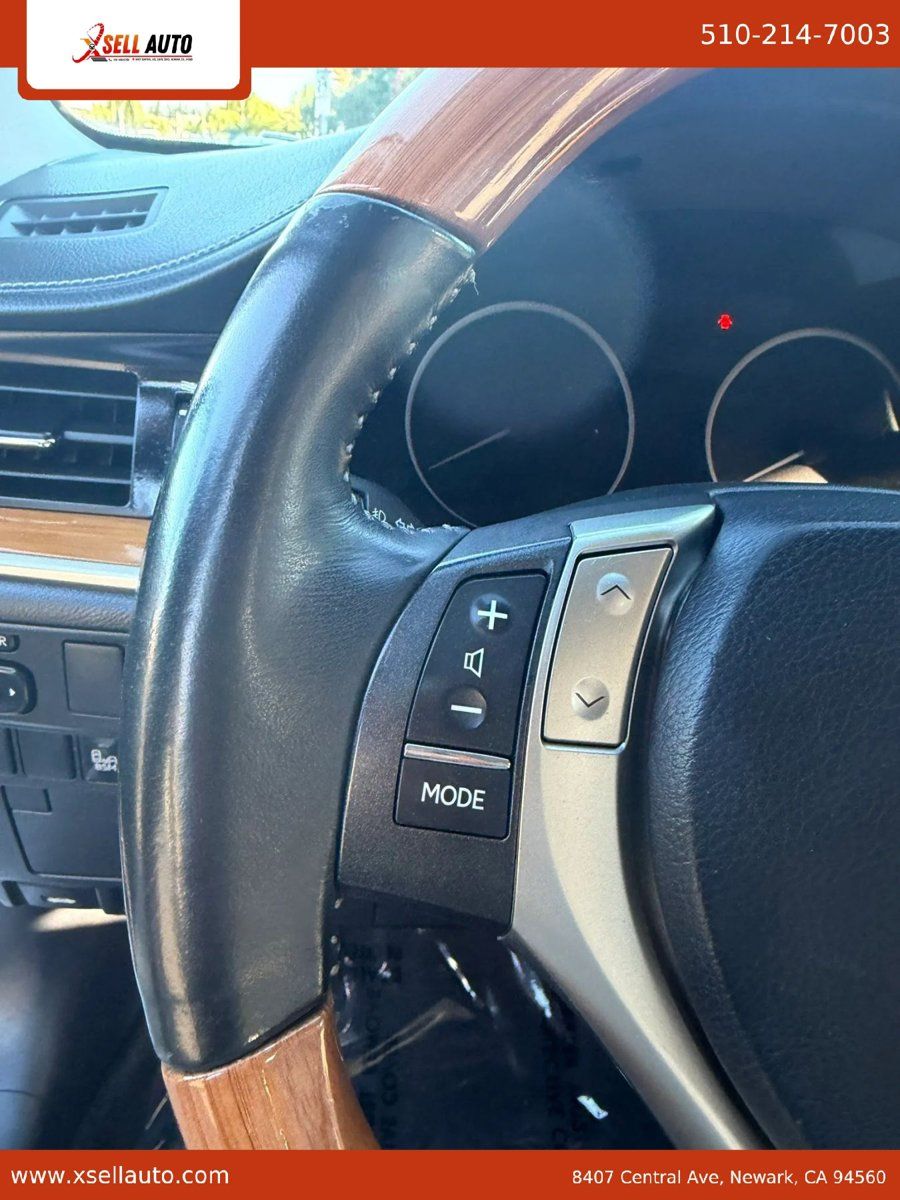 Used 2015 Lexus ES 300h w/ Navigation System Package FWD image 12