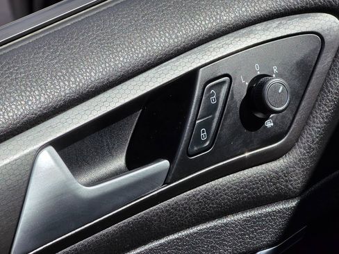 Used 2021 Volkswagen GTI SE image 30