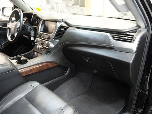 Used 2020 Chevrolet Suburban LT image 13