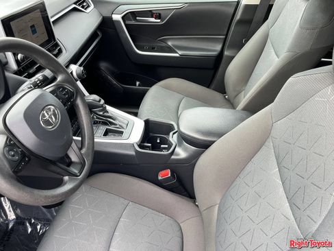 Certified 2025 Toyota RAV4 XLE FWD image 21