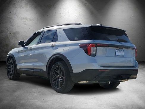 New 2026 Ford Explorer ST-Line w/ ST-Line Street Pack image 4