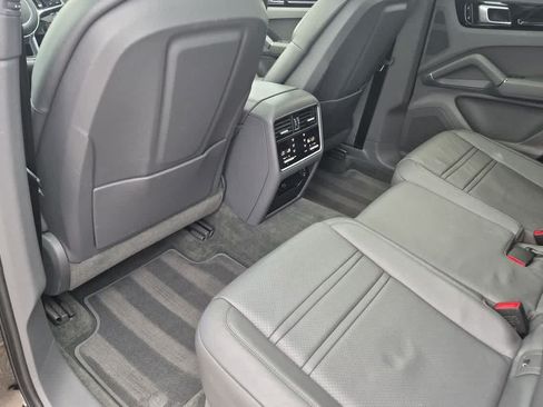Used 2020 Porsche Cayenne AWD/4WD image 18