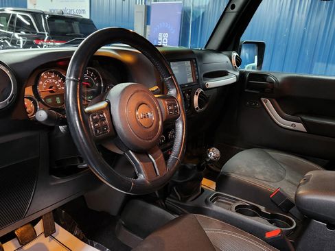 Used 2015 Jeep Wrangler Unlimited Sahara w/ Dual Top Group image 8