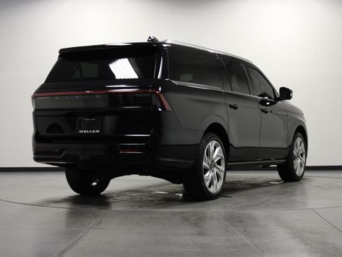 Used 2025 Lincoln Navigator L Black Label AWD/4WD image 4