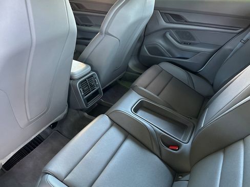 Used 2023 Porsche Taycan image 15