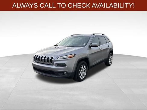 Used 2018 Jeep Cherokee Latitude w/ Cold Weather Group image 3