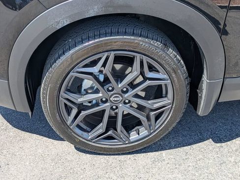 Certified 2025 Nissan Kicks SR FWD image 10
