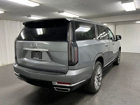 New 2026 Cadillac Escalade ESV Luxury w/ LPO, Radiant Package AWD/4WD image 4