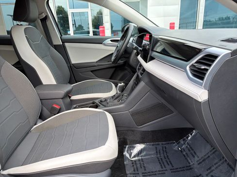 Used 2025 Volkswagen Taos SE AWD/4WD image 29
