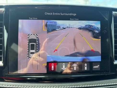 New 2027 Chrysler Pacifica Select w/ Family Tech Group AWD/4WD image 9