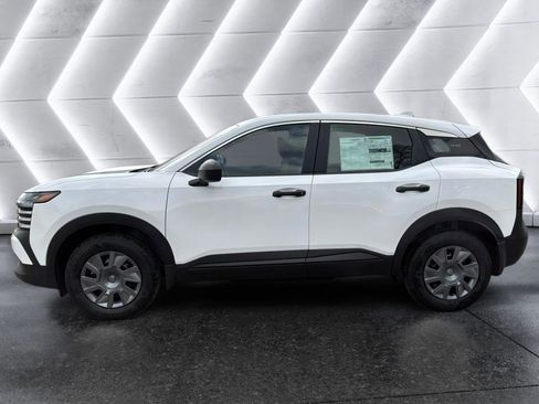 New 2025 Nissan Kicks S image 4