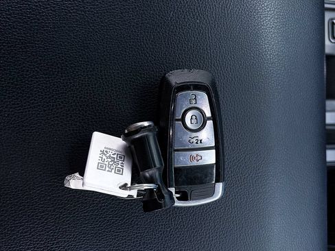 Used 2022 Ford F150 Lightning XLT AWD/4WD image 28