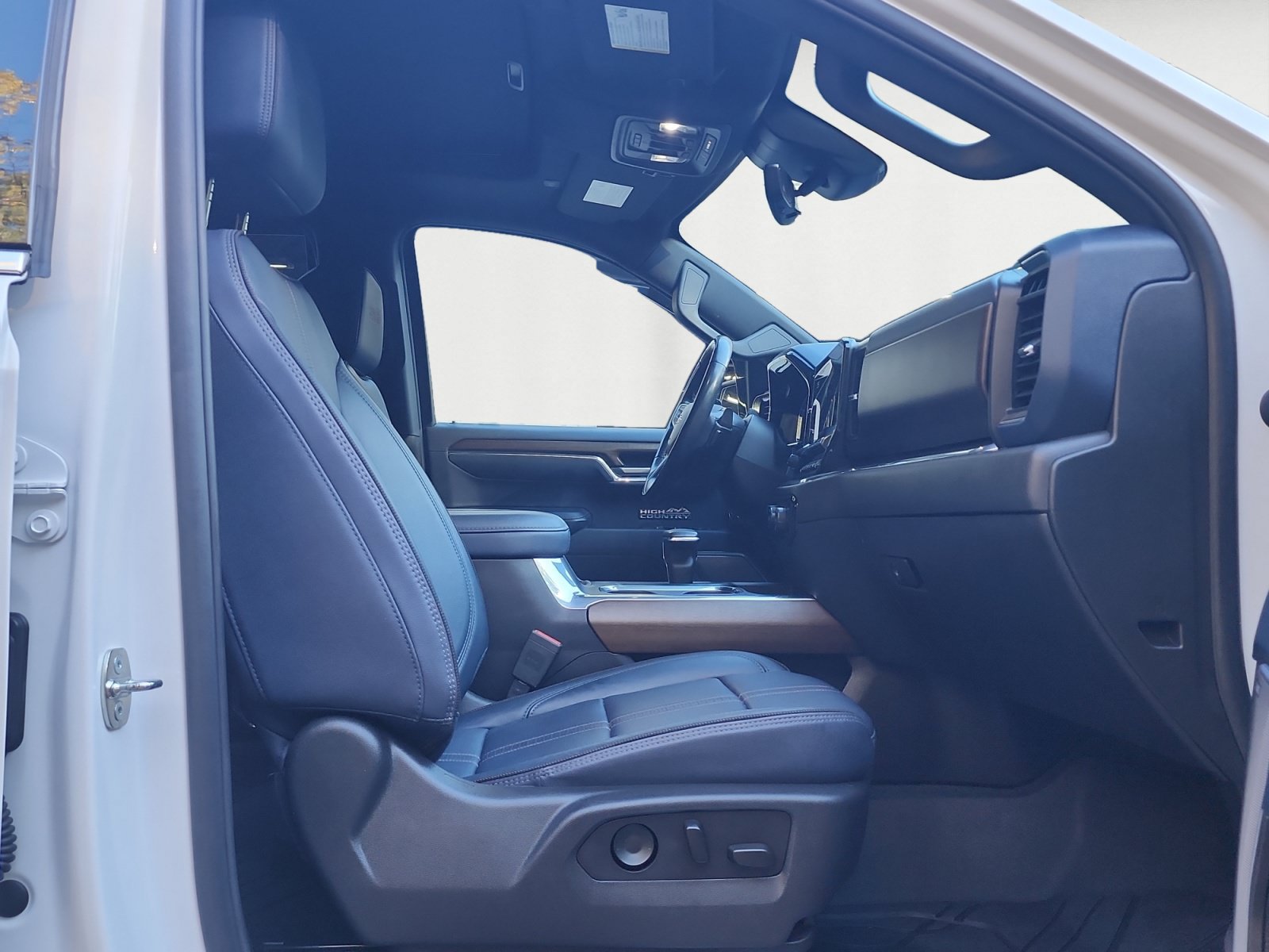 Used 2023 Chevrolet Silverado 1500 High Country AWD/4WD image 9