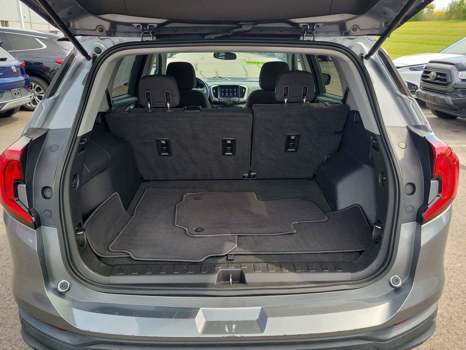 Used 2018 GMC Terrain SLE w/ Driver Convenience Package FWD image 7
