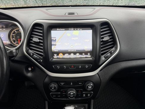 Used 2017 Jeep Cherokee Trailhawk image 22