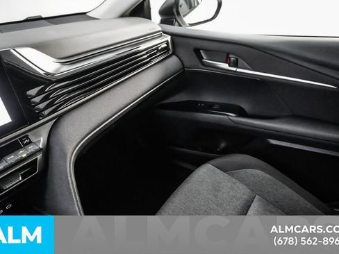 Used 2025 Toyota Camry LE image 40