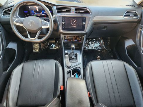 Certified 2023 Volkswagen Tiguan SE image 10
