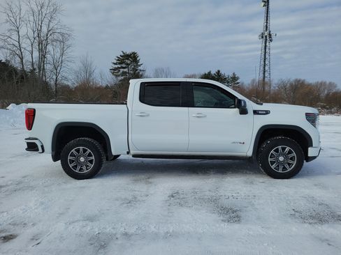 Used 2024 GMC Sierra 1500 AT4 w/ Technology Package image 4