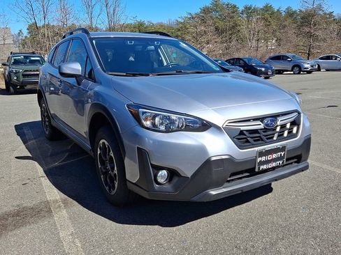 Used 2023 Subaru Crosstrek 2.0i Premium image 3
