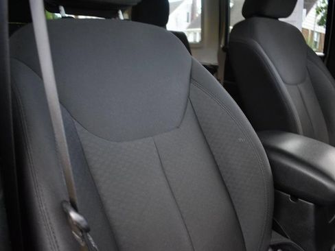 Used 2018 Jeep Wrangler Unlimited Sport S image 24