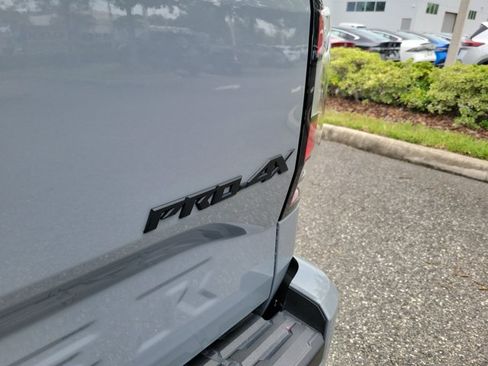 Used 2024 Nissan Frontier PRO-4X w/ Off-Road Protection Package AWD/4WD image 7