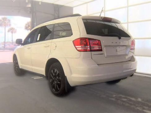 Used 2018 Dodge Journey SE FWD image 2