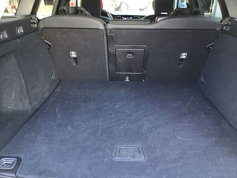 Certified 2025 Volvo V60 B5 Cross Country Plus image 32