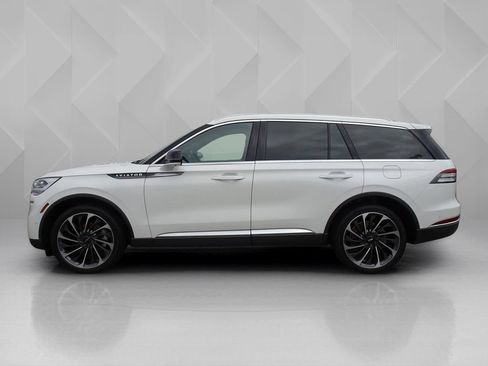 Used 2022 Lincoln Aviator Reserve w/ Equipment Group 201A AWD/4WD image 2