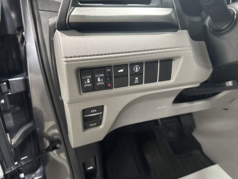 Used 2024 Honda Odyssey EX-L image 16