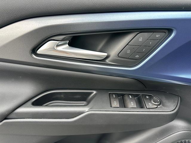 New 2025 Chevrolet Equinox EV LT w/ Convenience Package II AWD/4WD image 14