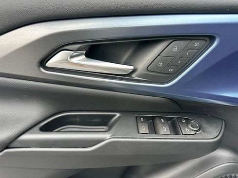 New 2025 Chevrolet Equinox EV LT image 14