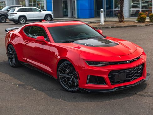 Used 2018 Chevrolet Camaro ZL1 RWD image 2