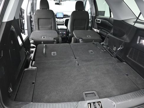 Certified 2021 Ford Explorer XLT RWD image 11
