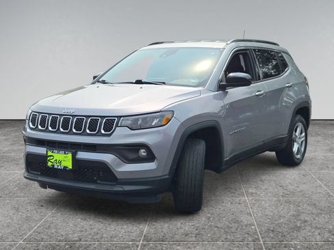 Used 2023 Jeep Compass Latitude w/ Convenience Group AWD/4WD image 4
